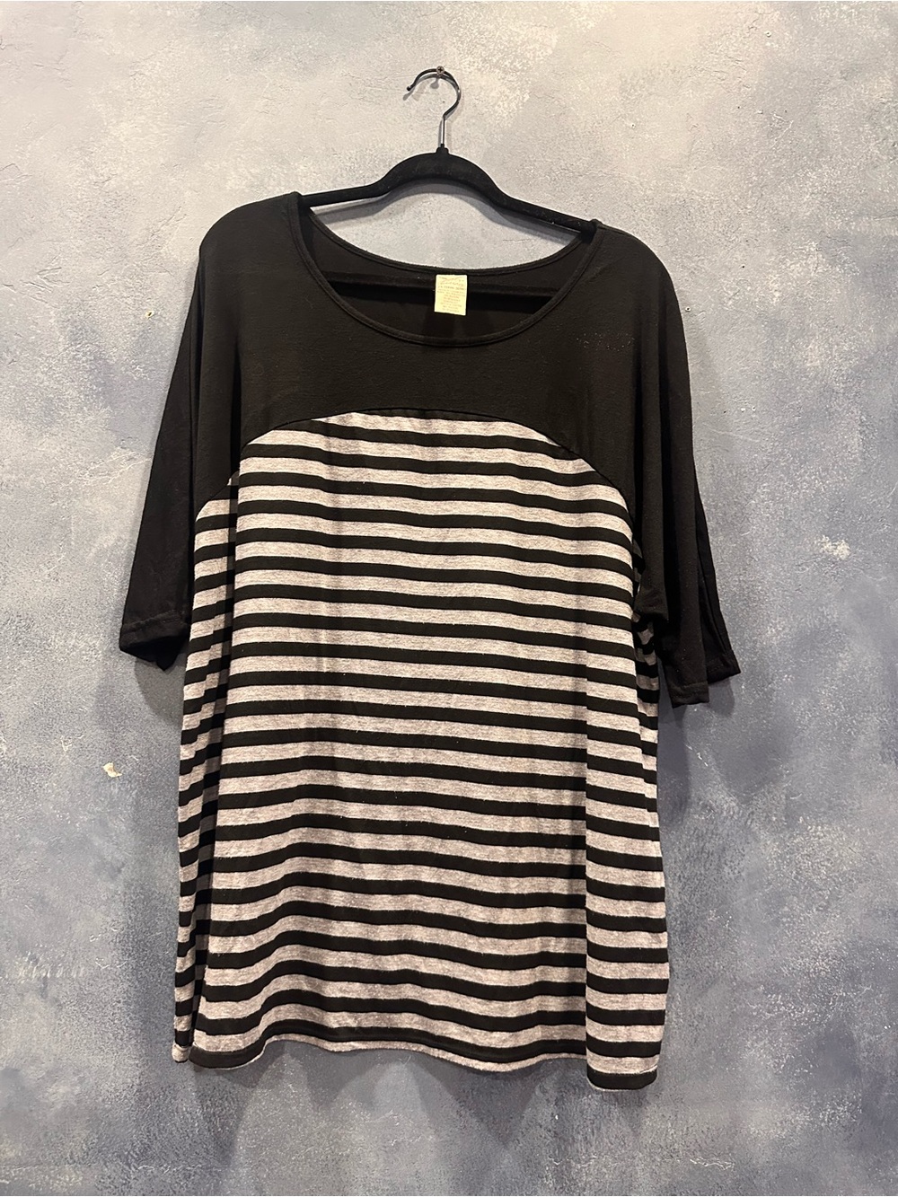 Faded Glory Black & Gray Striped Scoop Neck Short Sleeve Top